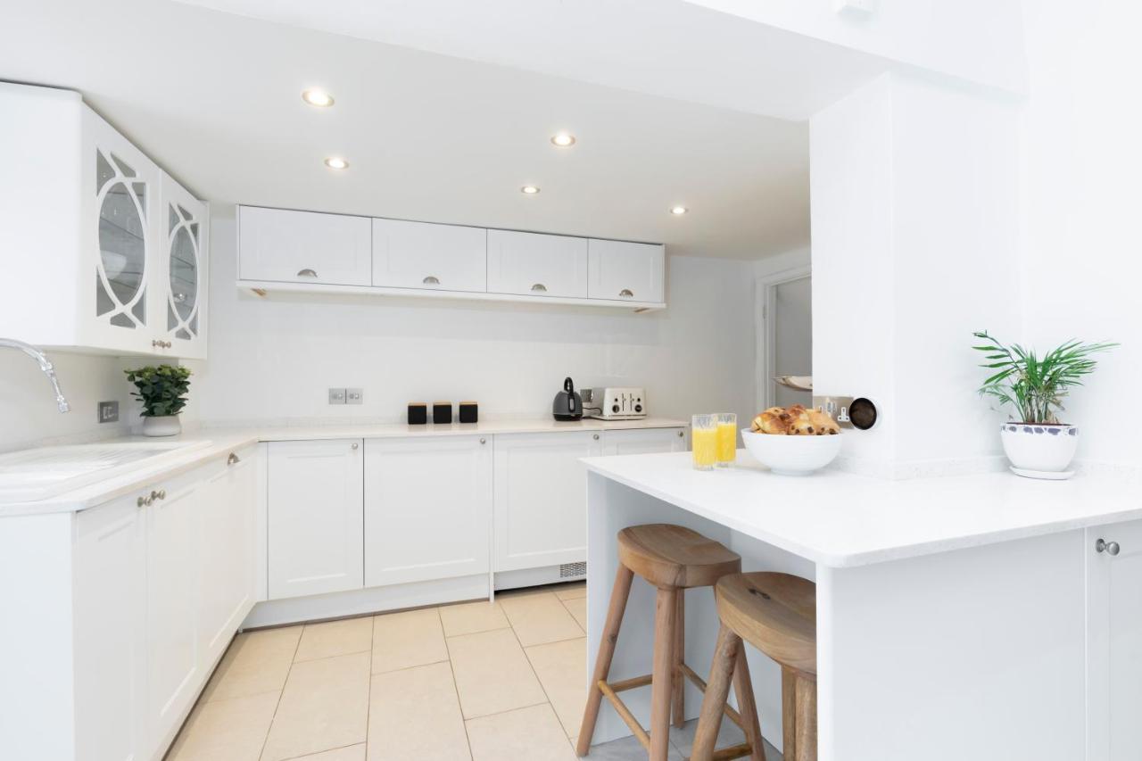 Beautiful 4 Bedroom Home Cheltenham Exterior foto
